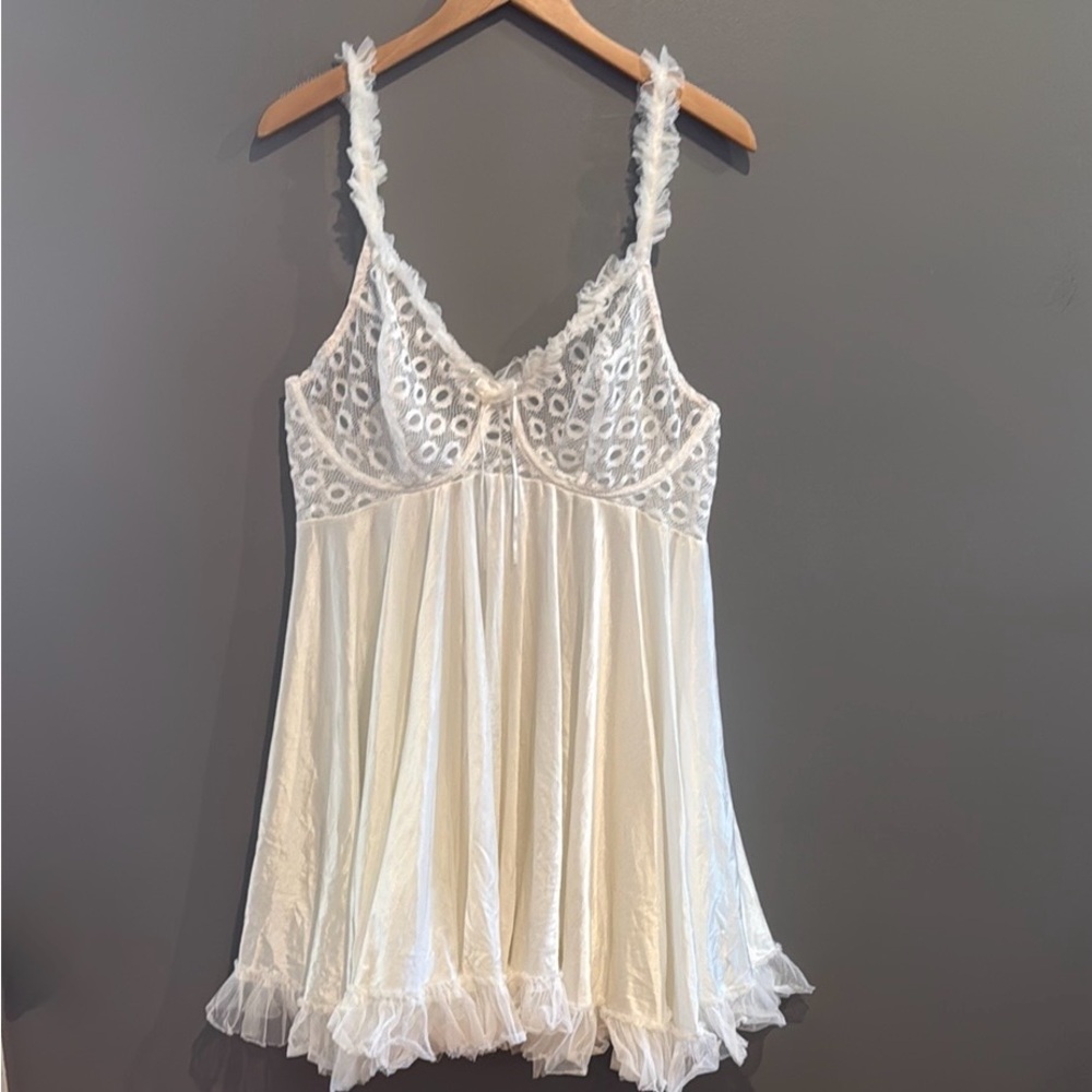 *GENTLY WORN* Plus Size 2X Intimate Attitudes Lacy White Lace Chemise